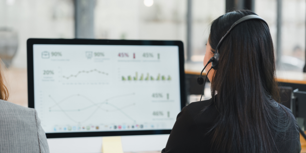 customer service rep using AI data insights during a call